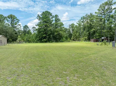 Exterior - 405 SE Apache Ave, Lee, FL 32059 photo 3 of 12