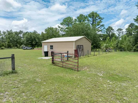 Exterior - 405 SE Apache Ave, Lee, FL 32059 photo 8 of 12