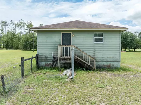 Exterior - 405 SE Apache Ave, Lee, FL 32059 photo 10 of 12