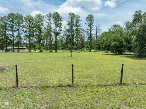 Exterior - 405 SE Apache Ave, Lee, FL 32059 photo 4 of 12
