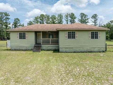 Exterior - 405 SE Apache Ave, Lee, FL 32059 photo 9 of 12