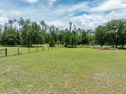 Exterior - 405 SE Apache Ave, Lee, FL 32059 photo 6 of 12
