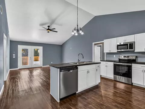 Kitchen - 920 Arlington Cir, Quincy, FL 32351 photo 2 of 4