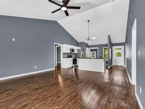 Living - 920 Arlington Cir, Quincy, FL 32351 photo 5 of 6