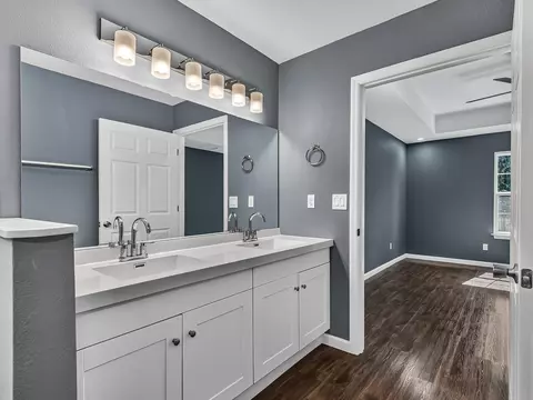 Bath - 920 Arlington Cir, Quincy, FL 32351 photo 3 of 4