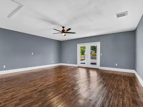 Living - 920 Arlington Cir, Quincy, FL 32351 photo 6 of 6