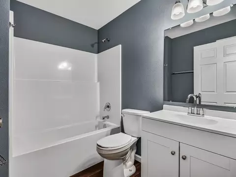 Bath - 920 Arlington Cir, Quincy, FL 32351 photo 4 of 4
