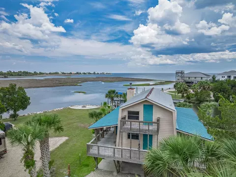 94 Gulf Breeze Dr, Crawfordville, FL 32327
