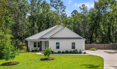 121 Getaway Ln, Crawfordville, FL 32327
