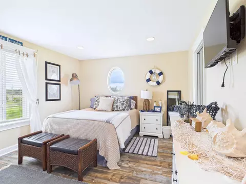 Bedroom - 1640 Ezell Beach Rd, Perry, FL 32348 photo 4 of 5