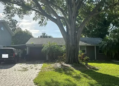 8439 NE Riverside Dr, Saint Petersburg, FL 33702
