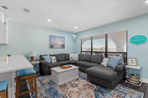 Living - 903 NW Avenue A, Carrabelle, FL 32322 photo 3 of 4