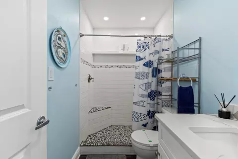 Bath - 903 NW Avenue A, Carrabelle, FL 32322 photo 2 of 2