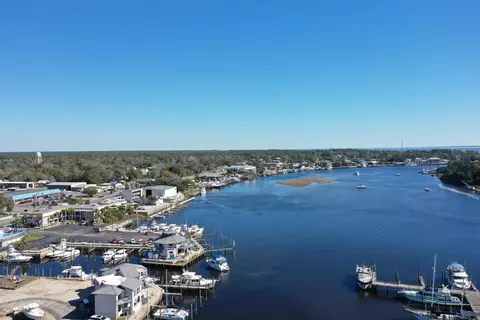 View/Area - 903 NW Avenue A, Carrabelle, FL 32322 photo 2 of 4