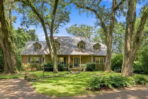 5050 Velda Dairy Rd, Tallahassee, FL 32309