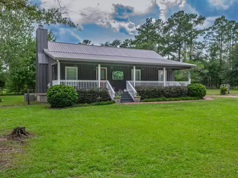 8260 Smith Crk, Sopchoppy, FL 32358