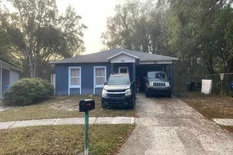 8725 Fish Lake Rd, Tampa, FL 33619