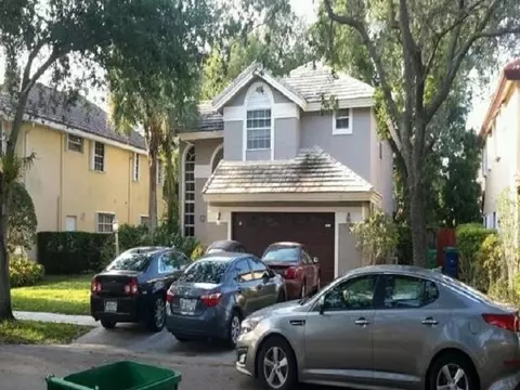 11074 Bismarck Pl, Hollywood, FL 33026