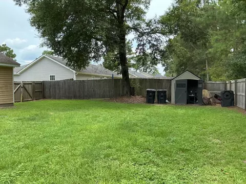 Exterior - 463 Sand Pine Dr, Midway, FL 32343 photo 3 of 4