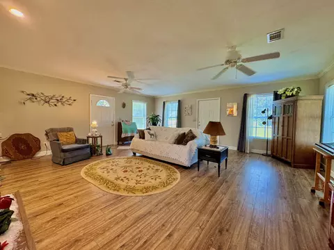 Living - 839 NE Post Rd, Madison, FL 32340 photo 1 of 4