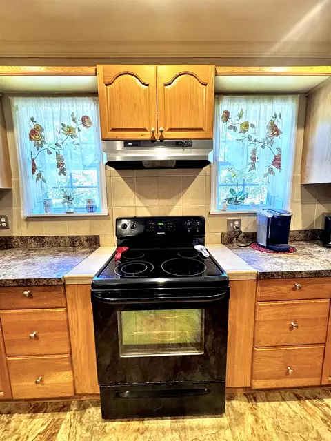Kitchen - 839 NE Post Rd, Madison, FL 32340 photo 3 of 4