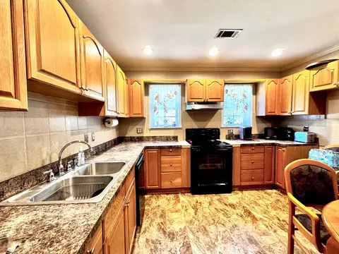 Kitchen - 839 NE Post Rd, Madison, FL 32340 photo 2 of 4