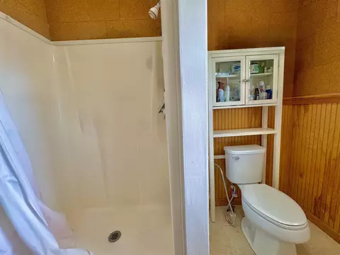 Bath - 839 NE Post Rd, Madison, FL 32340 photo 1 of 2
