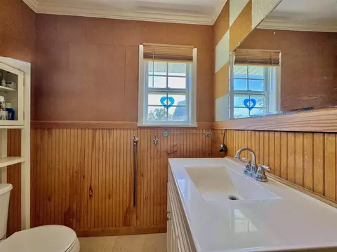 Bath - 839 NE Post Rd, Madison, FL 32340 photo 2 of 2
