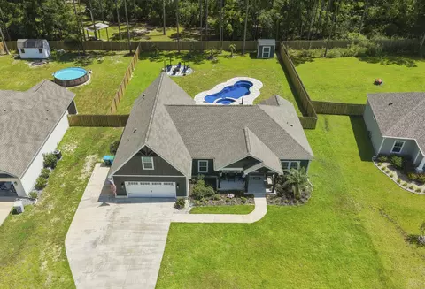 66 Avondale Dr, Crawfordville, FL 32327