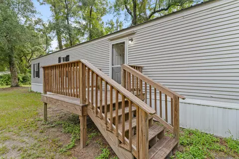 31 Atkinson Rd, Crawfordville, FL 32327