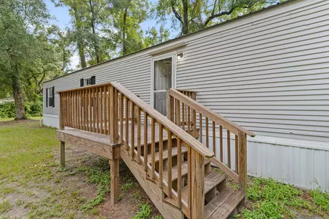 31 Atkinson Rd, Crawfordville, FL 32327