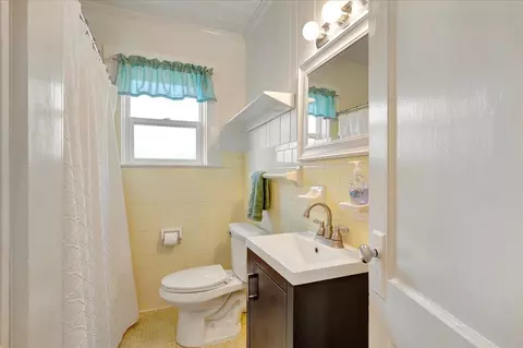 Bath - 40 Pompano Dr, Panacea, FL 32346 photo 3 of 4