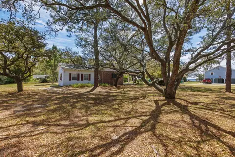 Exterior - 40 Pompano Dr, Panacea, FL 32346 photo 9 of 13