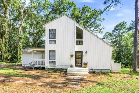4352 Charles Samuel Dr, Tallahassee, FL 32309