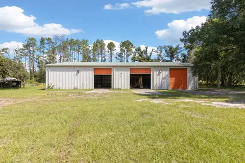 Exterior - 7885 Beach Rd, Perry, FL 32348 photo 7 of 17