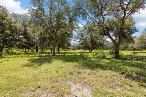 Exterior - 7885 Beach Rd, Perry, FL 32348 photo 10 of 17