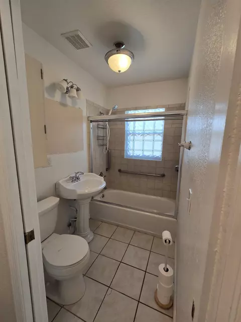 Bath - 1946 N Us 221, Perry, FL 32347 photo 2 of 2