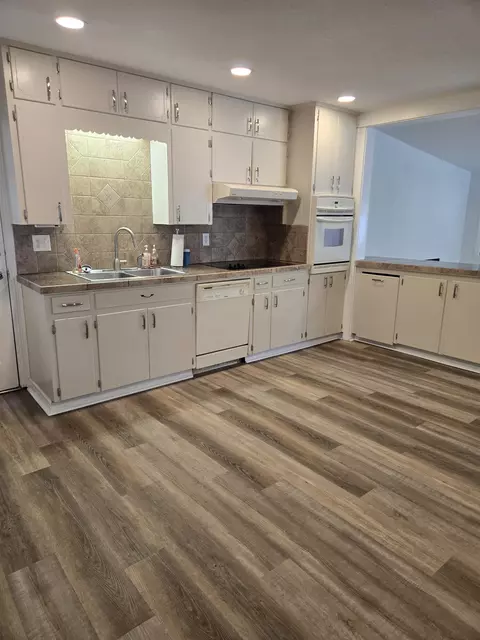 Kitchen - 1946 N Us 221, Perry, FL 32347 photo 3 of 6