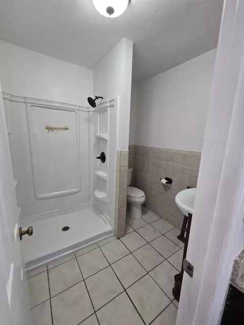 Bath - 1946 N Us 221, Perry, FL 32347 photo 1 of 2