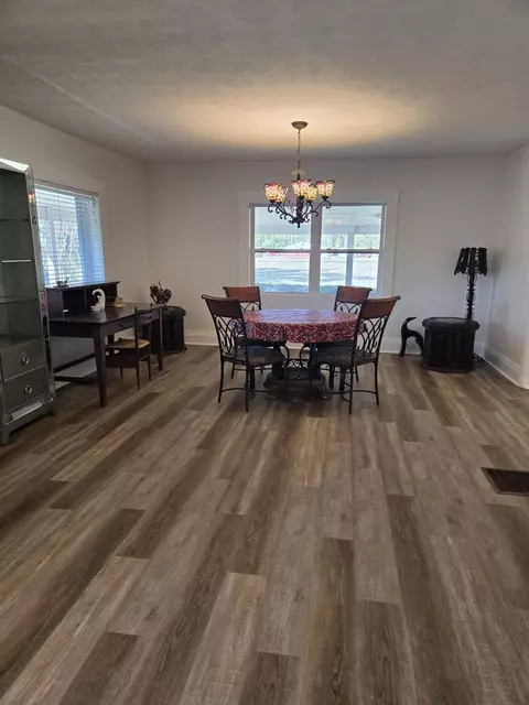Dining - 1946 N Us 221, Perry, FL 32347 photo 2 of 3