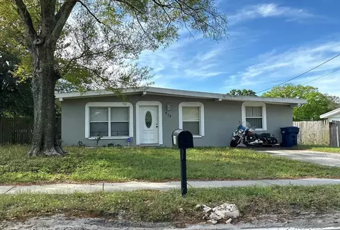 712 W Country Club Dr, Tampa, FL 33612