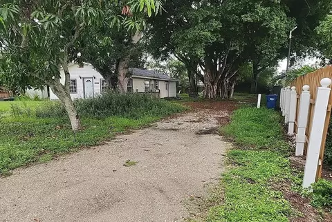 2207 E 38th Ave, Bradenton, FL 34208 photo 2