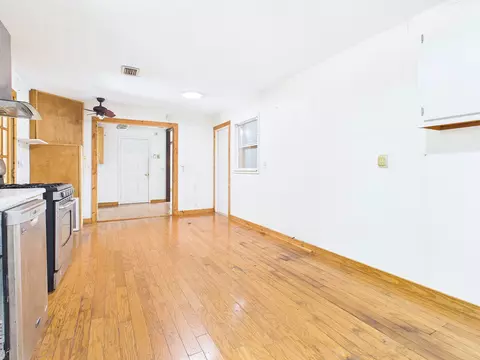 Living - 814 W Leon St, Perry, FL 32347 photo 2 of 4