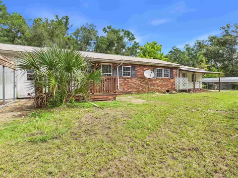 Exterior - 814 W Leon St, Perry, FL 32347 photo 11 of 12