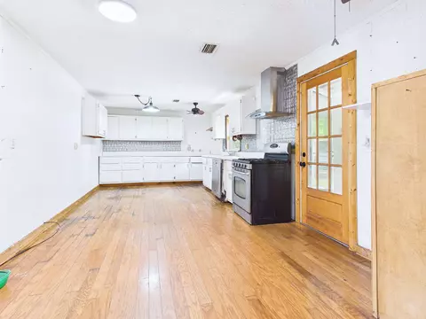 Kitchen - 814 W Leon St, Perry, FL 32347 photo 1 of 2