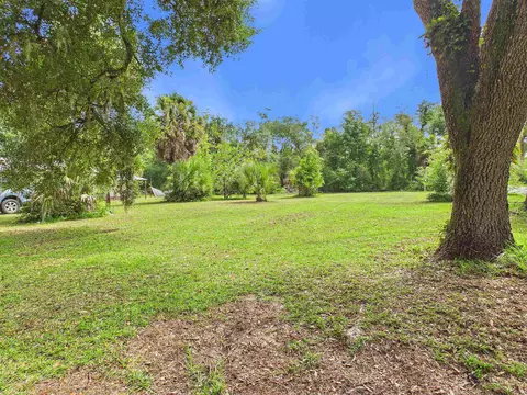 Exterior - 814 W Leon St, Perry, FL 32347 photo 4 of 12