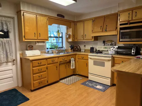 Kitchen - 490 Roberts Aman Rd E, Perry, FL 32347 photo 1 of 3