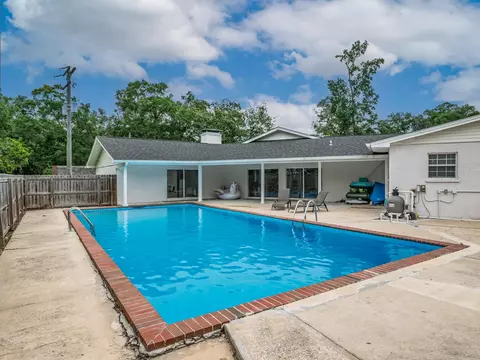 27 Hickory Ave, Crawfordville, FL 32327