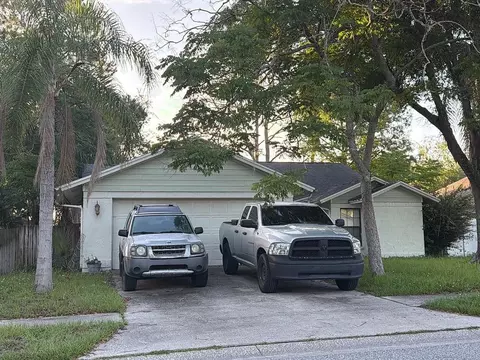 1630 Spinning Wheel Dr, Lutz, FL 33559