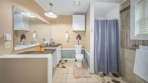 Bath - 3166 E Highway 98, Carrabelle, FL 32322 photo 3 of 4